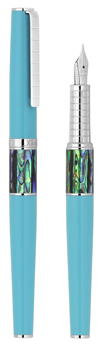 Xezo Speed Master Füllfederhalter, Feine Feder. Matt Himmelblau mit Pāua Abalone Muschel. Verchromt. Leichter Messingkörper. Keiner gleicht dem Anderen