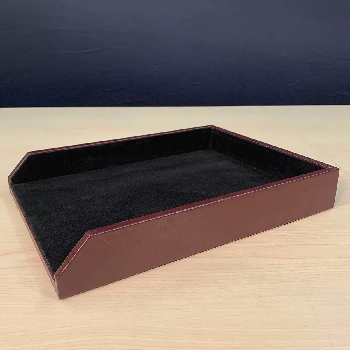Dacasso 8-teiliges Schreibtischzubehör-Set aus Leder mit schwarzem Rand, Schreibunterlage, Unterlage und Schreibtisch-Organisations-Essentials – Executive Decor und Oberflächenschutz