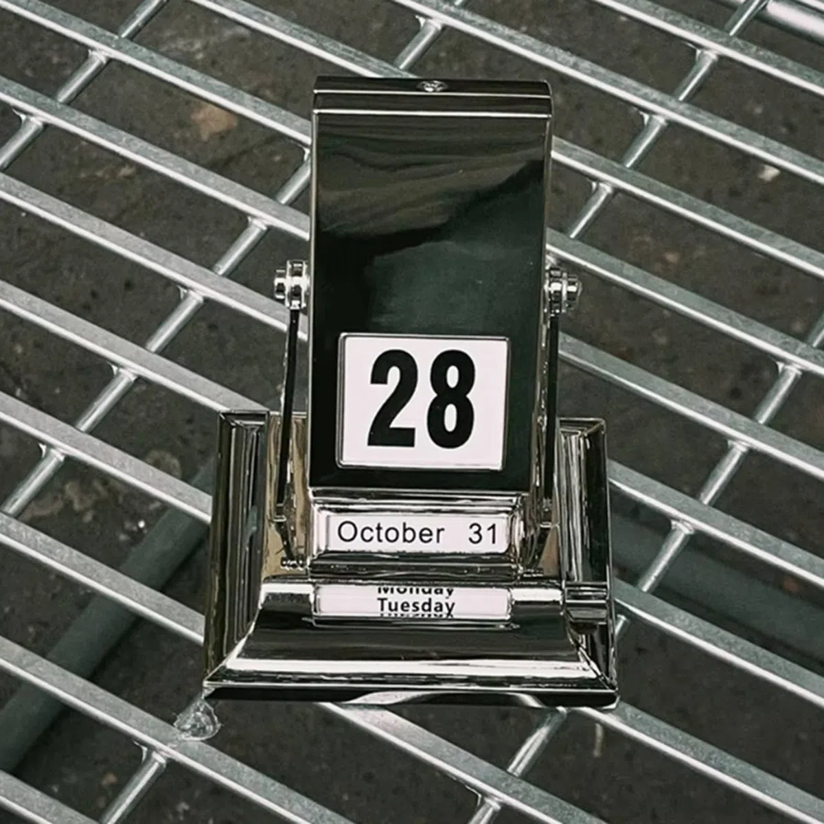 2X Skandinavischer, Einfacher Schreibtisch-Kalender, Rotierender Kalender, Hochwertiger Metall-Tischkalender, Kalenderdekorationen für Geschenke