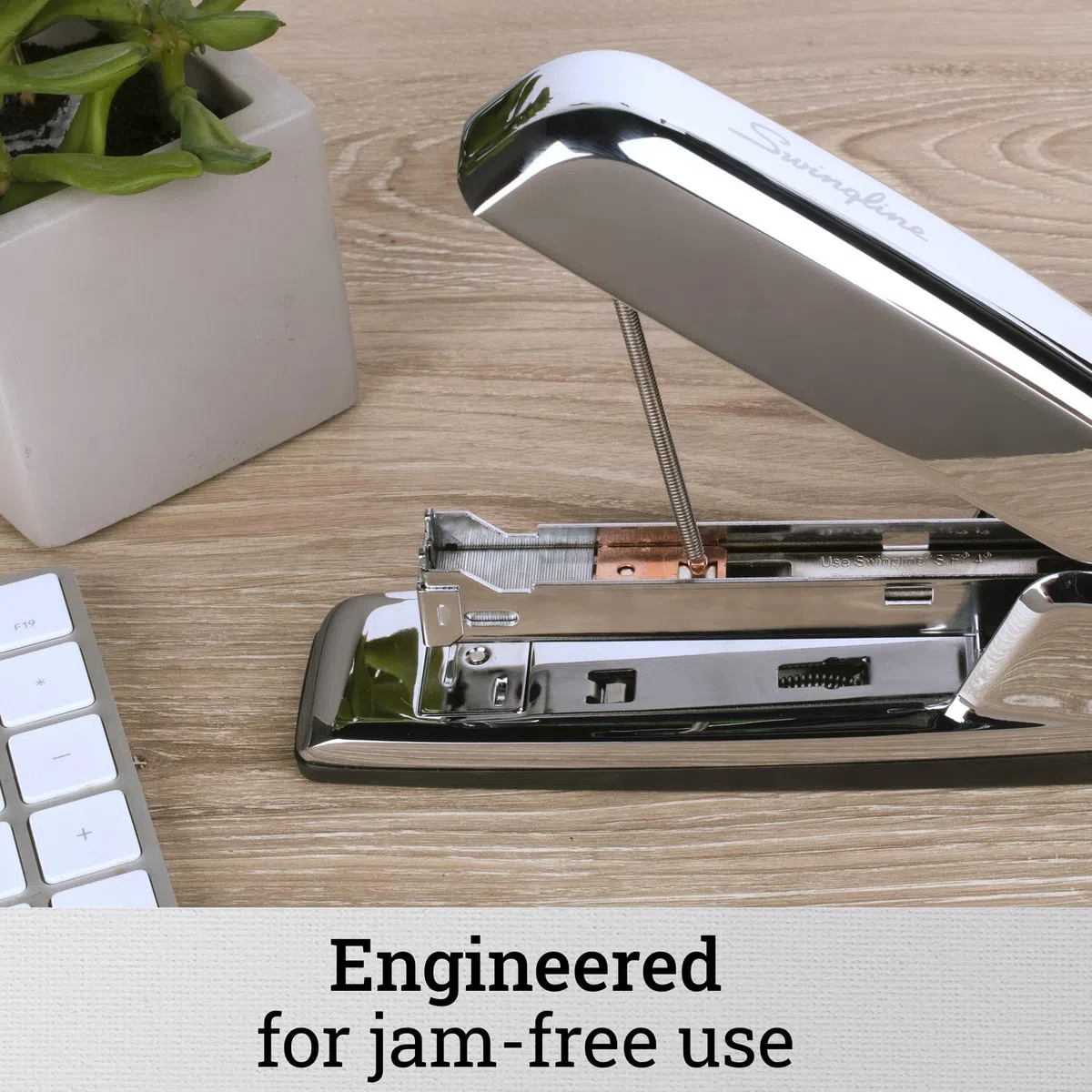 Swingline Heftgerät, 747 Iconic Desktop Heftgerät, 25 Blatt Kapazität, Schreibtisch, Büro, Chrom (74720)
