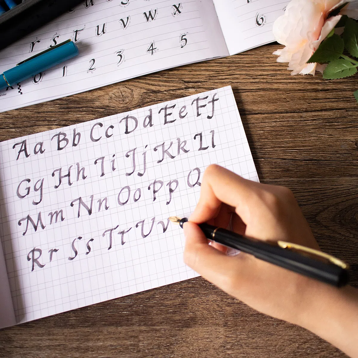 Mont Marte Kalligraphie-Set – 31-teilig – Enthält: 4x Füller, 5x Federn und mehr – Einstieg in Schönschrift, Handlettering