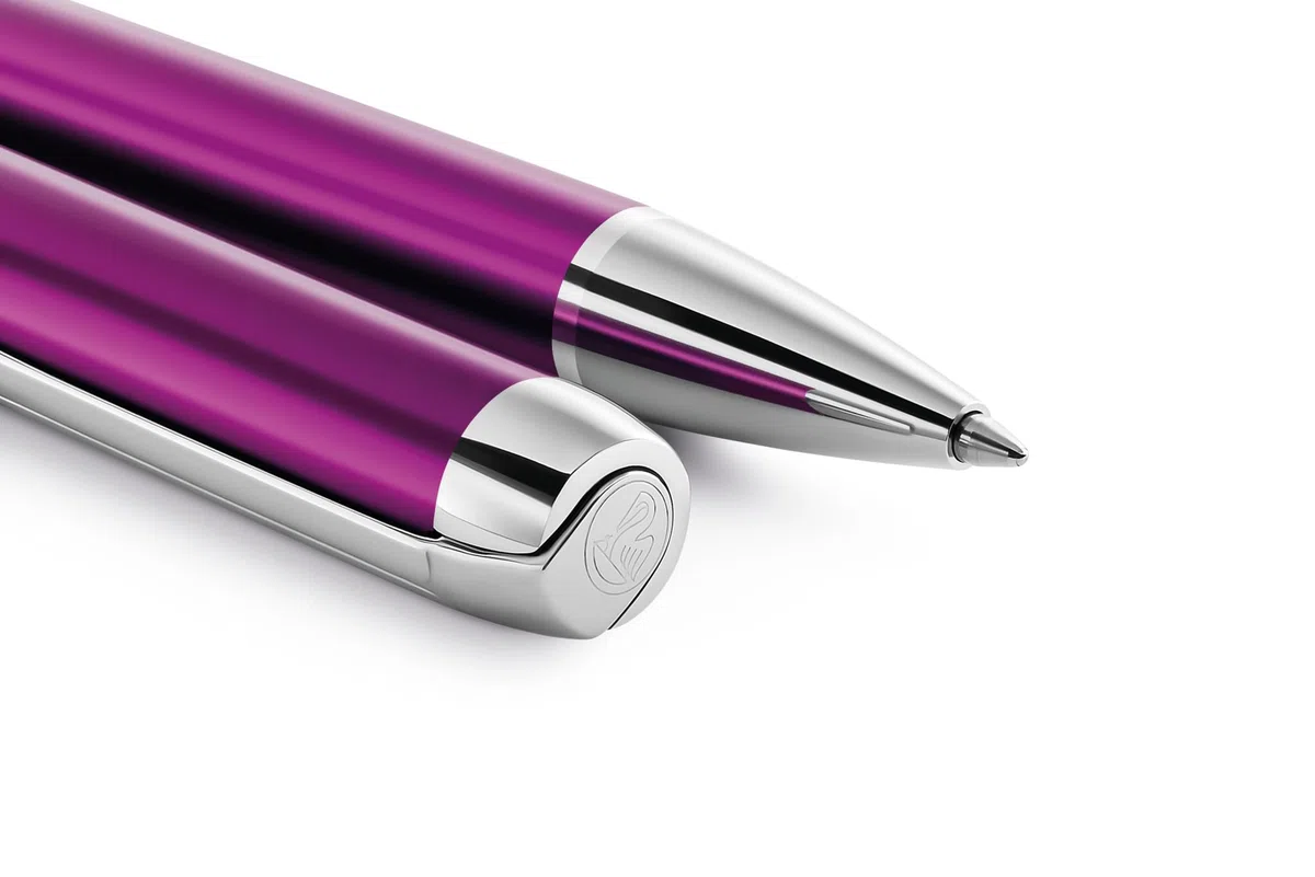 Pelikan Kugelschreiber Pura K40, Violett, hochwertiger Drehkugelschreiber im Geschenk-Etui, 823807