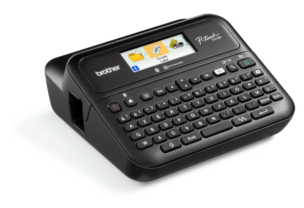 Brother PT-D610BTVP Bluetooth-Tischetikettierer mit Koffer, Anschluss an PC und Smartphone, Farbdisplay, TZE-Serie von 3,5 bis 24 mm, inklusive Stromadapter AD-E001