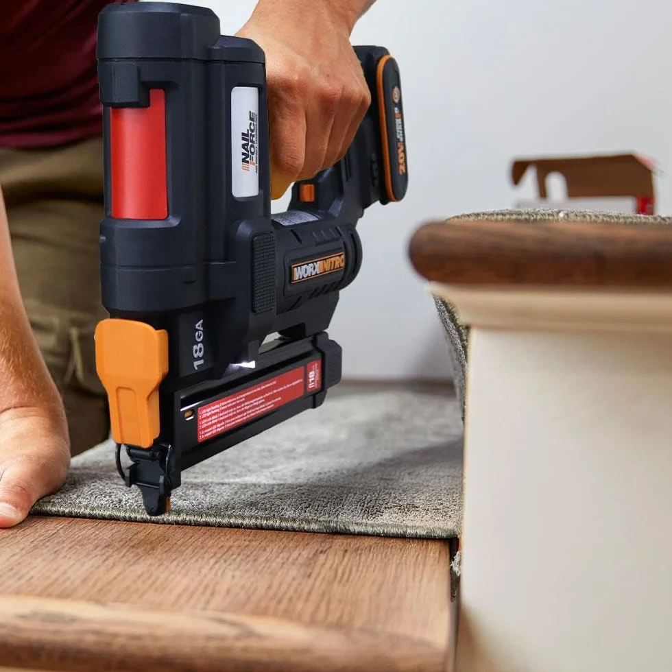 WORX Kabelloser Tacker 20 V WX844, Ladegerät 100 Stück, 18 Ga, Heftklammern 10/40 mm, 2 Schussmodi, Entriegelung ohne Werkzeug, verstellbar, Lieferung mit 1 Akku 2 Ah, Schnellladegerät und 200