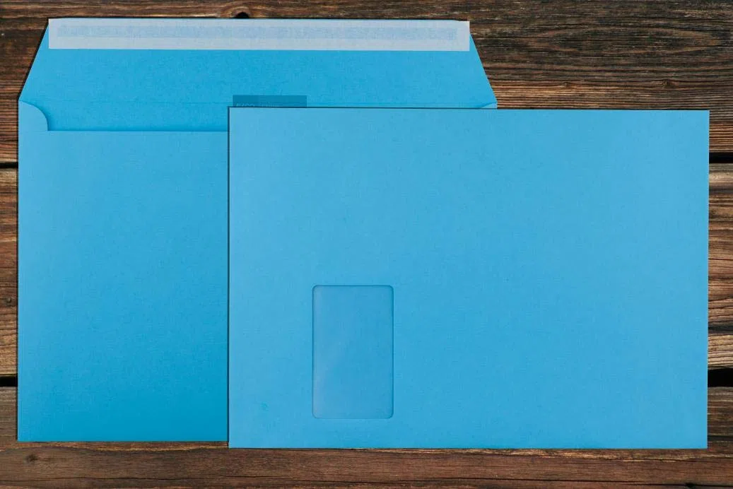 Blaue Elco Color Briefumschläge mit Fenster / 229 x 324 mm (C4) / mit Abziehstreifen/Versandtasche/haftklebend / 250 Stück