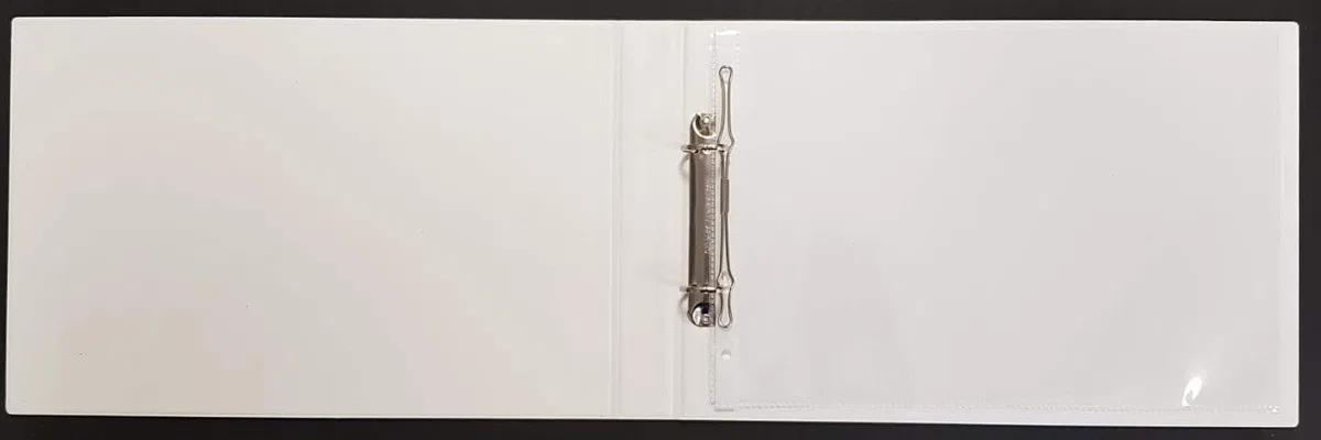 10x Ringbuch A4 Weiß Querformat Ordner mit Sichttasche | 10er Set A4 Ordner in Weiß Querformat mit Drahtniederhalter & transparenter Einschubtasche auf der Vorderseite.