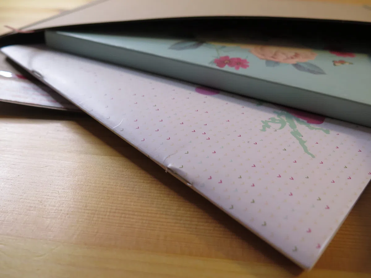 15 Stück A4 Karton-Umschläge, gewellt, erweiterbare Kapazität, 400 g/m², haftklebend, starr und stabil, reiß- und streifenöffnen, starr für Royal Mail Letter Post von Leo Design (15)