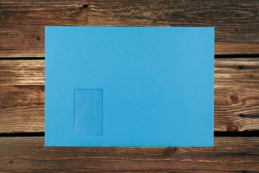 Blaue Elco Color Briefumschläge mit Fenster / 229 x 324 mm (C4) / mit Abziehstreifen/Versandtasche/haftklebend / 250 Stück