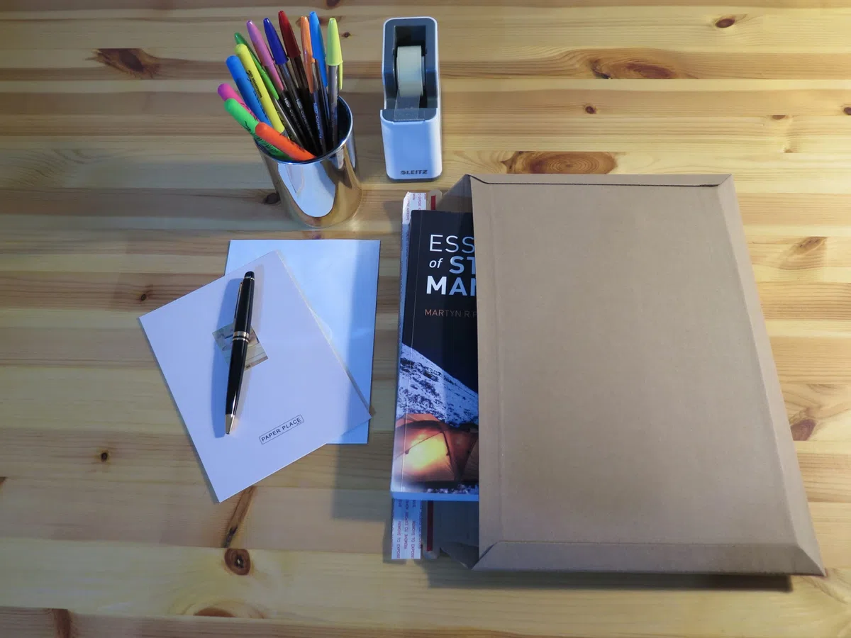 15 Stück A4 Karton-Umschläge, gewellt, erweiterbare Kapazität, 400 g/m², haftklebend, starr und stabil, reiß- und streifenöffnen, starr für Royal Mail Letter Post von Leo Design (15)