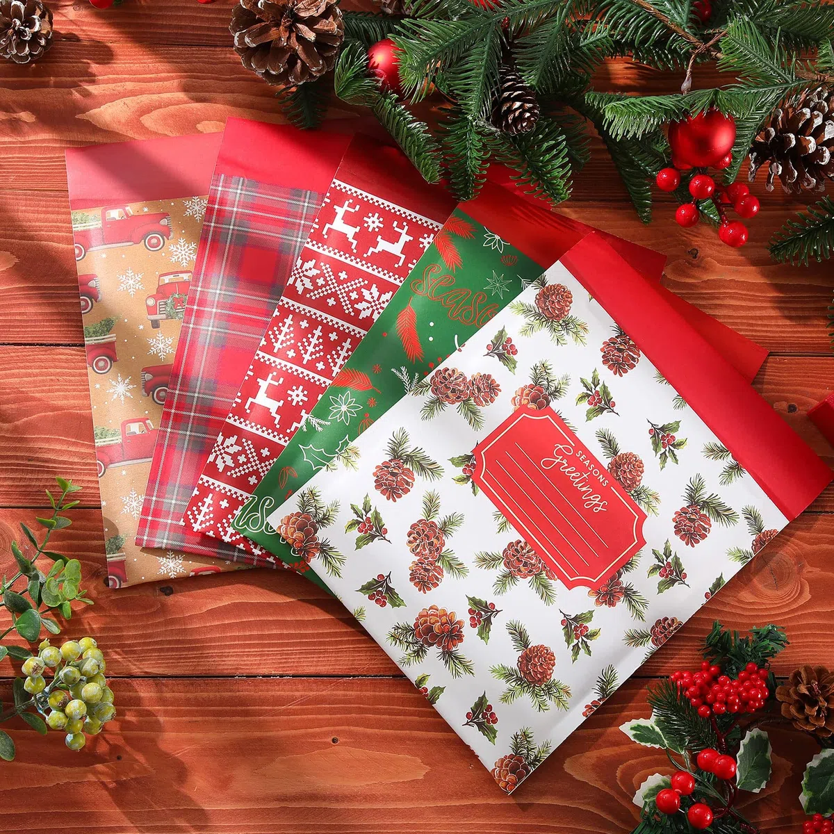 25 Stück Weihnachts-Poly-Luftpolster-Versandtaschen, 21,6 x 24,9 cm, gepolsterte Umschläge, selbstklebende Versandtaschen, Luftpolstertaschen, Versandtaschen, Luftpolstertaschen, verschiedene Stile