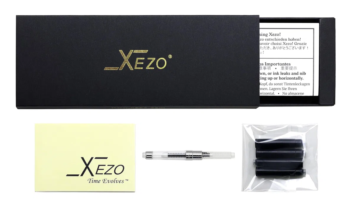 Xezo Speed Master Füllfederhalter, Feine Feder. Matt Himmelblau mit Pāua Abalone Muschel. Verchromt. Leichter Messingkörper. Keiner gleicht dem Anderen